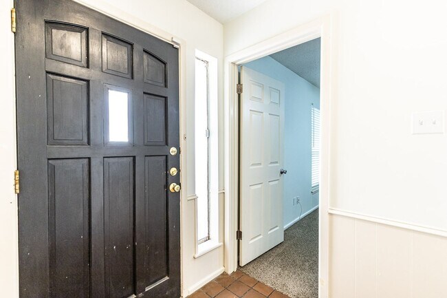Building Photo - 1/2 Off 1st months rent