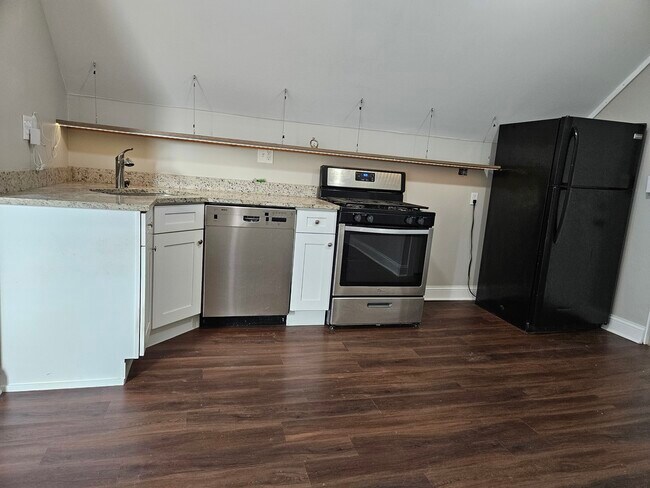 Building Photo - 827 W 33rd Pl