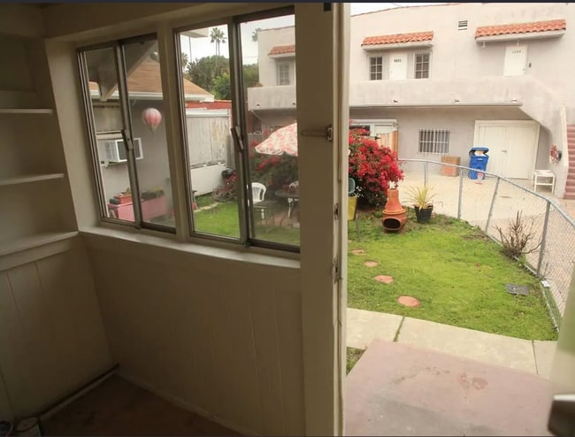 Building Photo - 1238 N Gardner St