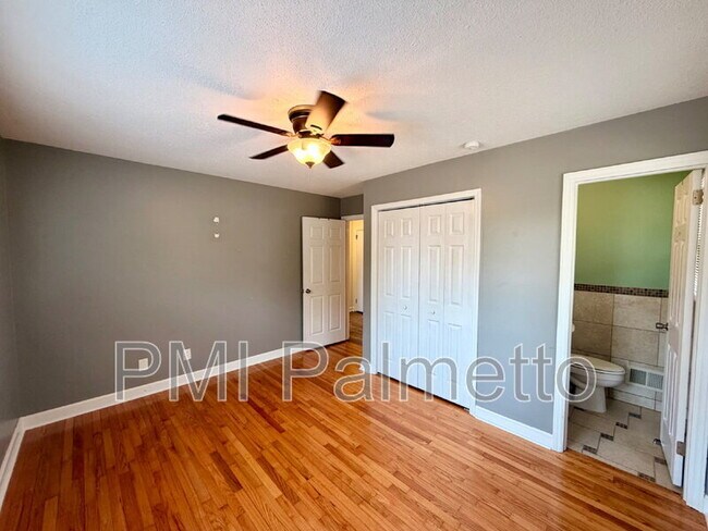 Building Photo - 1727 Sandra Dr