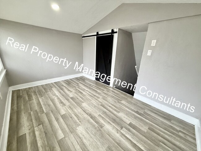 Building Photo - 3-Bedroom Home with Modern Updates Throughout
