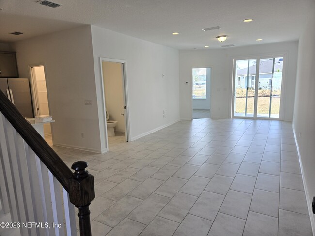 Building Photo - 817 Cherry Elm Dr