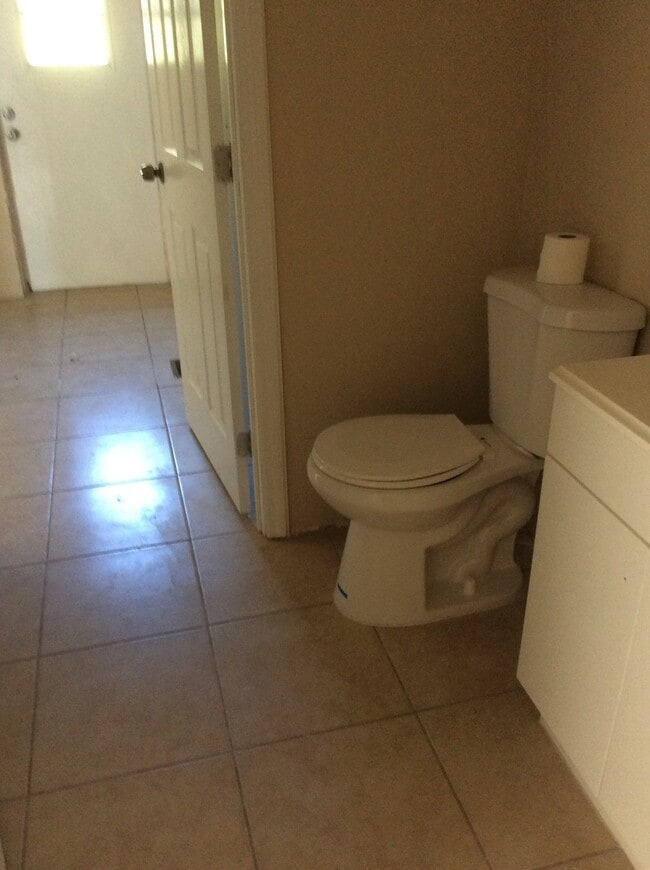 Building Photo - Large 4 Bedroom 2 bath DWMH