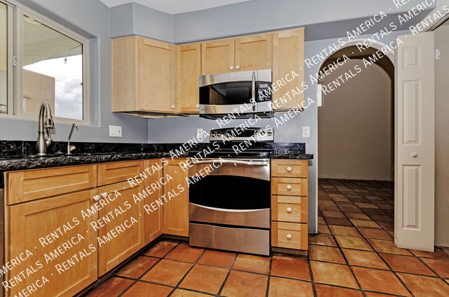 Building Photo - 2974 N Cardell Cir