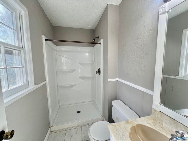 Building Photo - 704 Captiva Ct SE