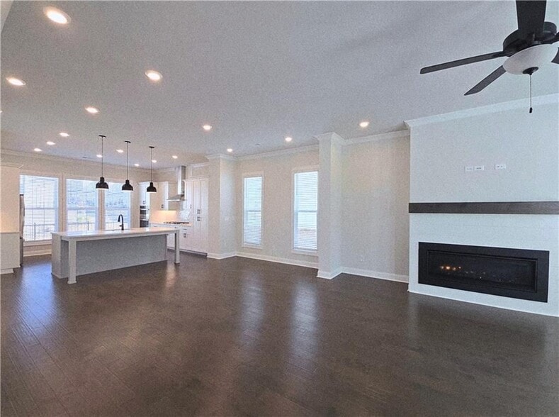 Building Photo - 163 Basil St