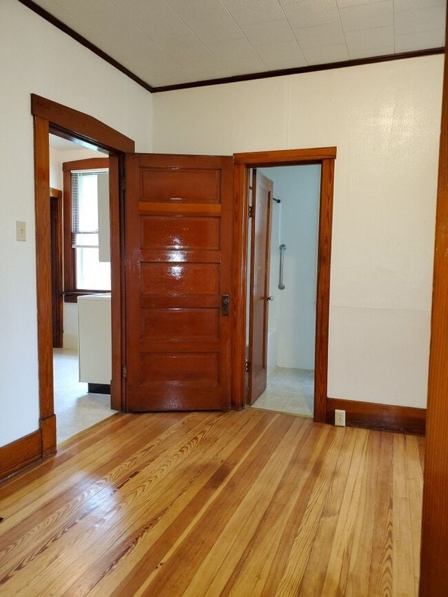 Building Photo - Beautiful 2 Bed 1 Bath Home