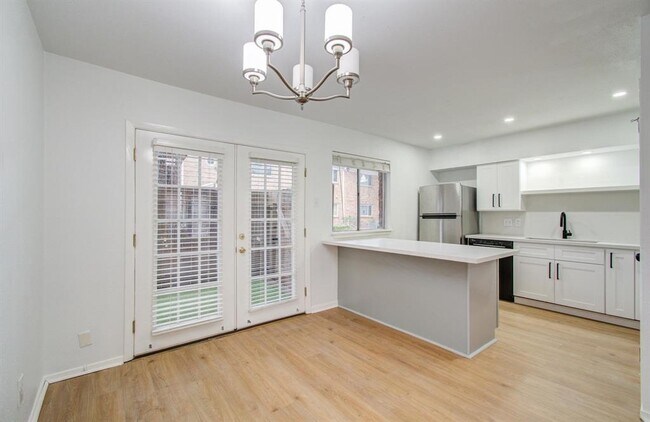 Building Photo - 4040 San Felipe St