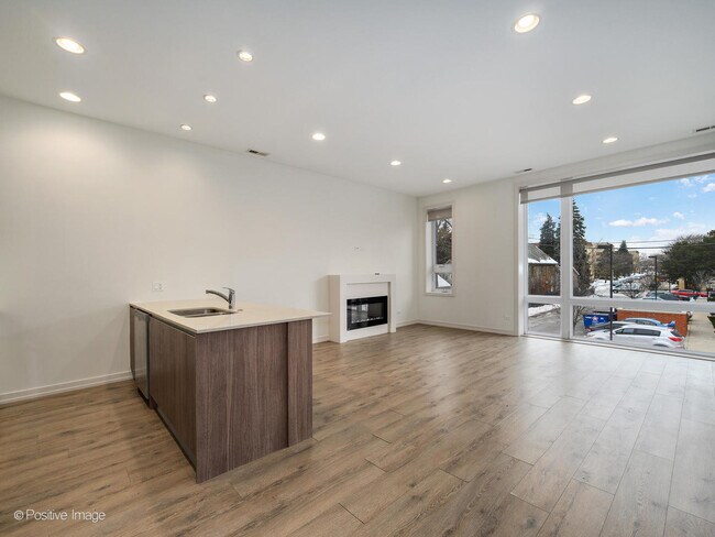 Building Photo - 4111 N Narragansett Ave