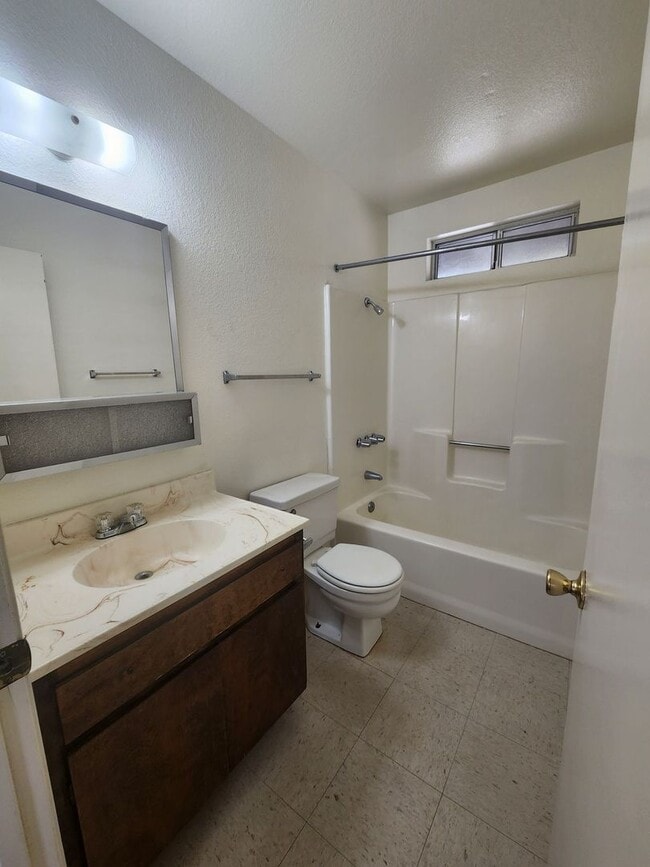 Building Photo - Corner Lot 2 Bedroom w/ 2 Car Garage