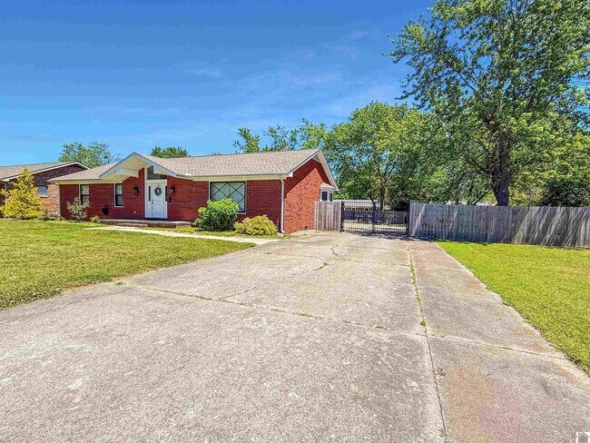 Building Photo - 809 Bagwell Blvd