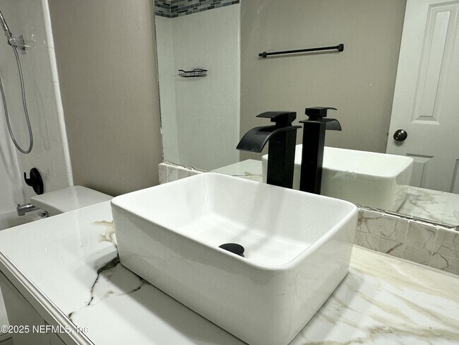 Building Photo - 3801 Crown Point Rd