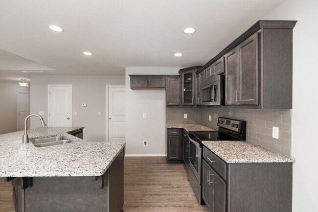 Building Photo - 662 S Long Dr