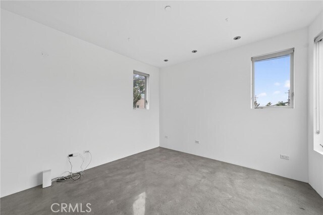 Building Photo - 404 Grand