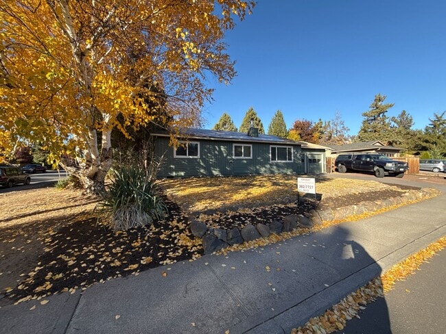 Building Photo - NE 3 Bdrm House, 2 Bath, New Carpet & Pain...