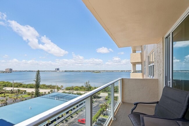 Building Photo - 5440 N Ocean Dr