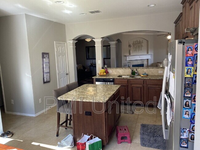 Building Photo - 15620 Gatehouse Dr