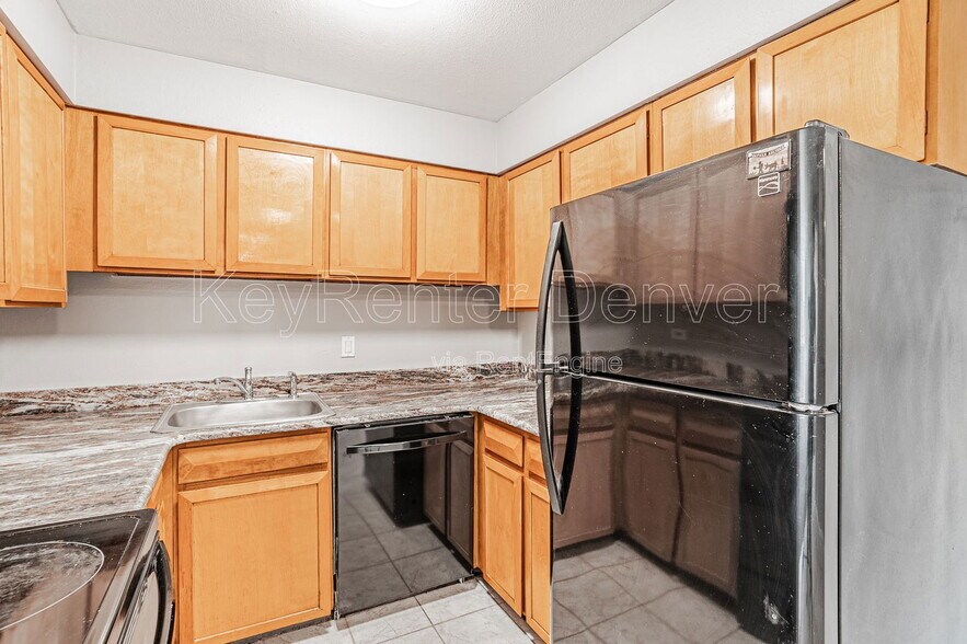 Building Photo - 1366 Garfield St