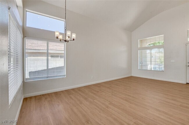 Building Photo - 1441 Iron Springs Dr