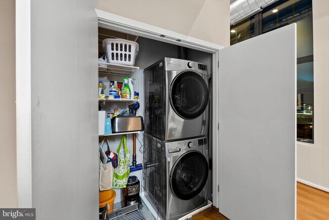 Building Photo - 1200 Steuart St