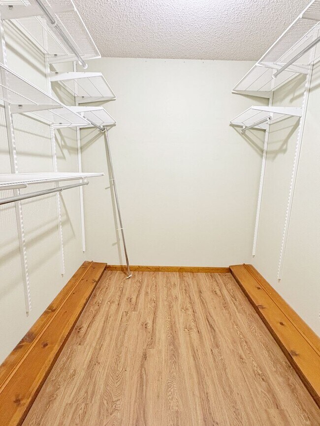 Building Photo - 139 Glenvalley Cir