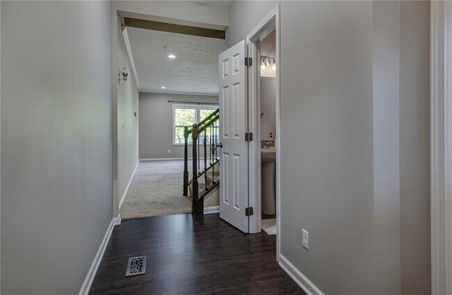 Building Photo - 512 Isabella Ct