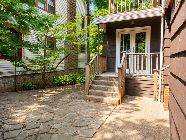 Building Photo - 2425 Demington Dr