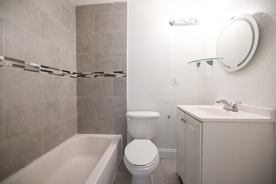 Building Photo - 1504 NW 4th Ave