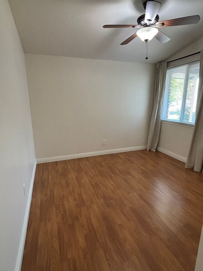 Building Photo - Spacious 3-Bedroom Home with Backyard & 2-Car Garage in Lakewood