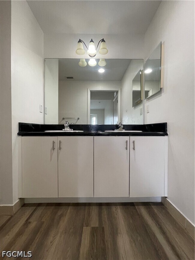 Building Photo - 8555 Bernwood Cove Loop