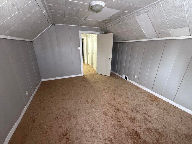 Building Photo - 2111 Old Paris Rd