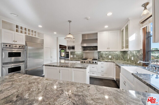 Building Photo - 1344 Bienveneda Ave