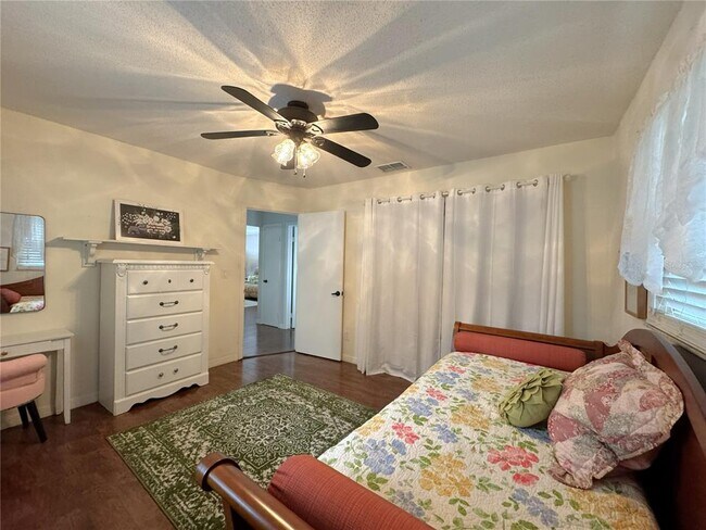 Building Photo - 205 S Ebb Way