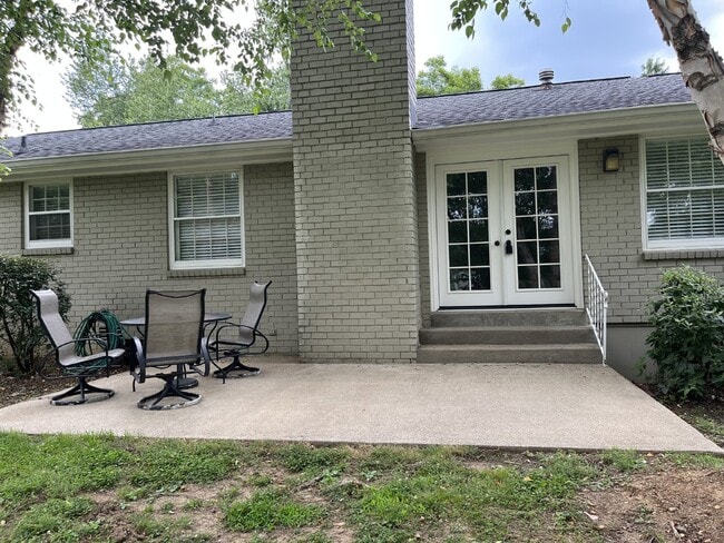 Building Photo - 810 Davis Dr