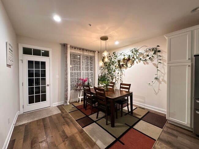Building Photo - 126 Iron Hill Way