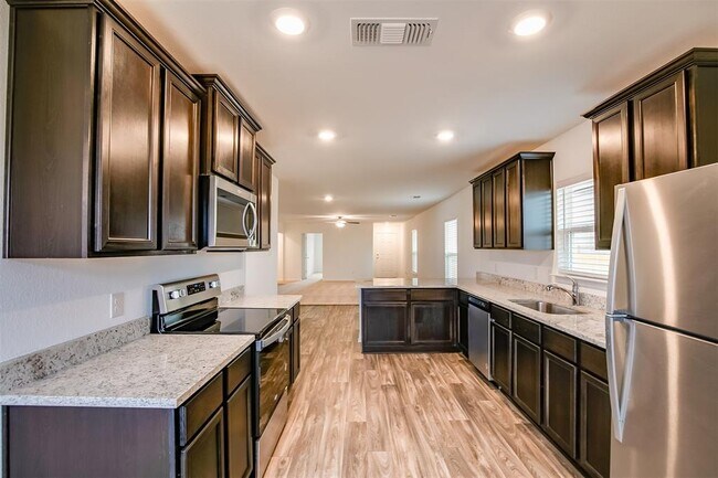 Building Photo - 609 Riverdale Dr