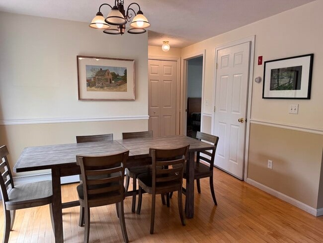 Building Photo - 26 Fowler St