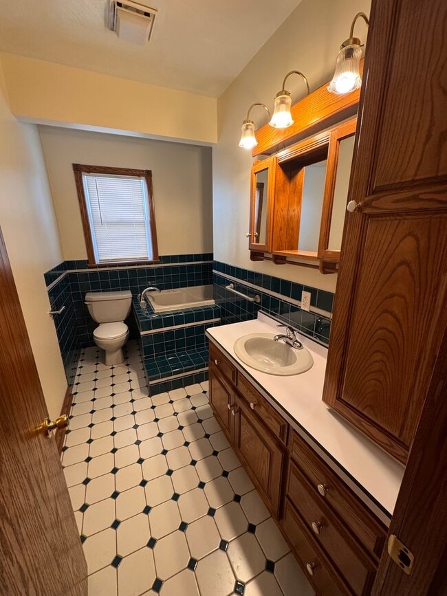 Building Photo - 27 Gordon St