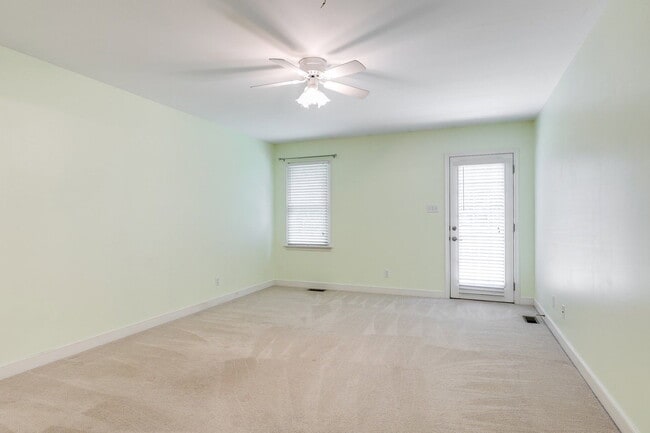 Building Photo - 1913 Castle Glen Dr