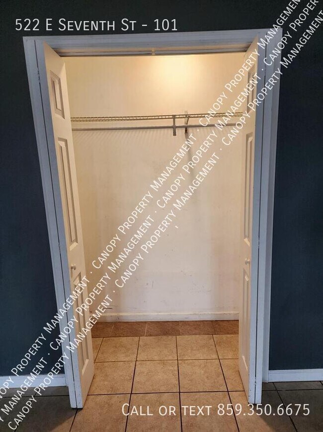 Building Photo - 522 E Seventh St-101