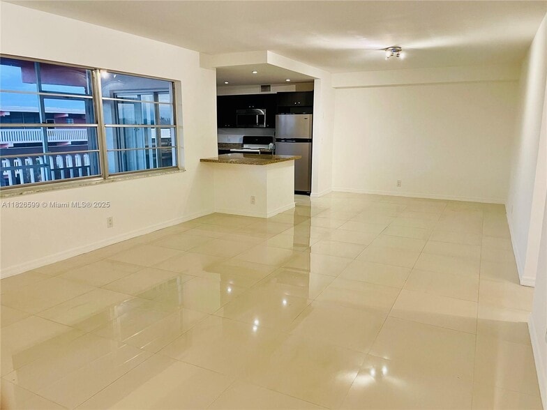 Building Photo - 180 NE 12th Ave