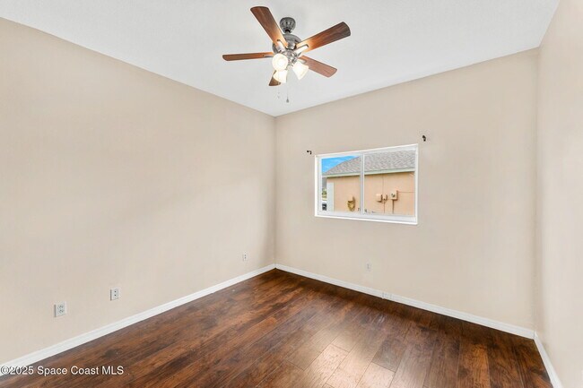 Building Photo - 1774 Sun Gazer Dr