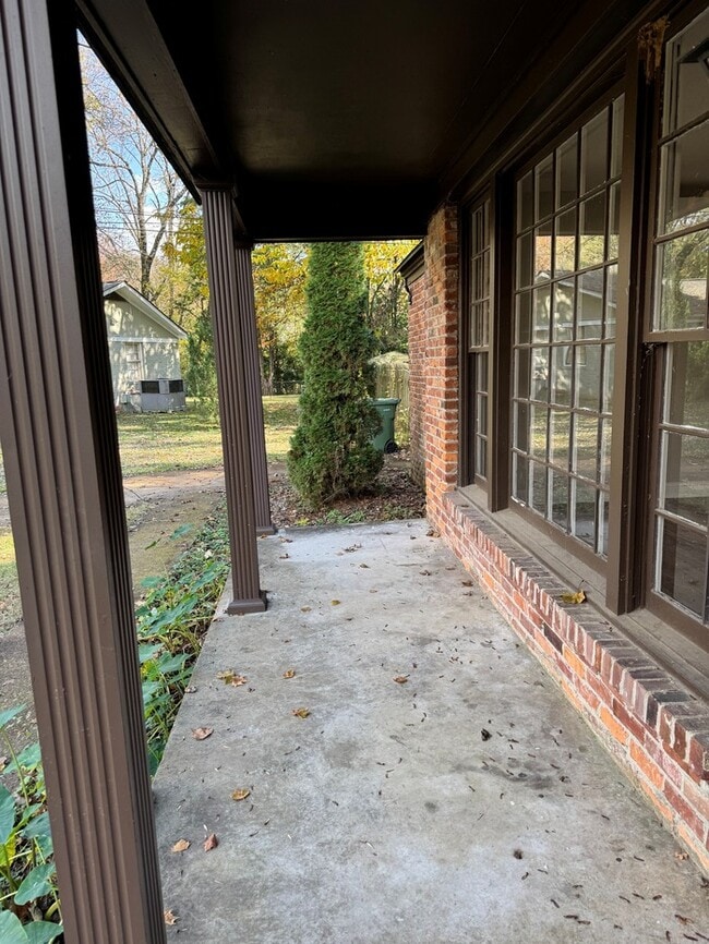 Building Photo - 2313 Lynn Rd NW