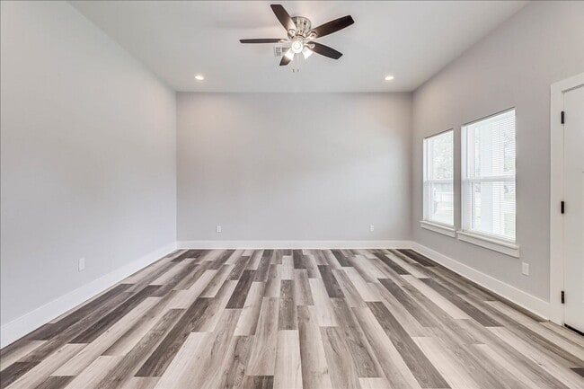 Building Photo - 5017 Moravian Dr