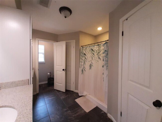 Building Photo - 1558 O'Connor Dr