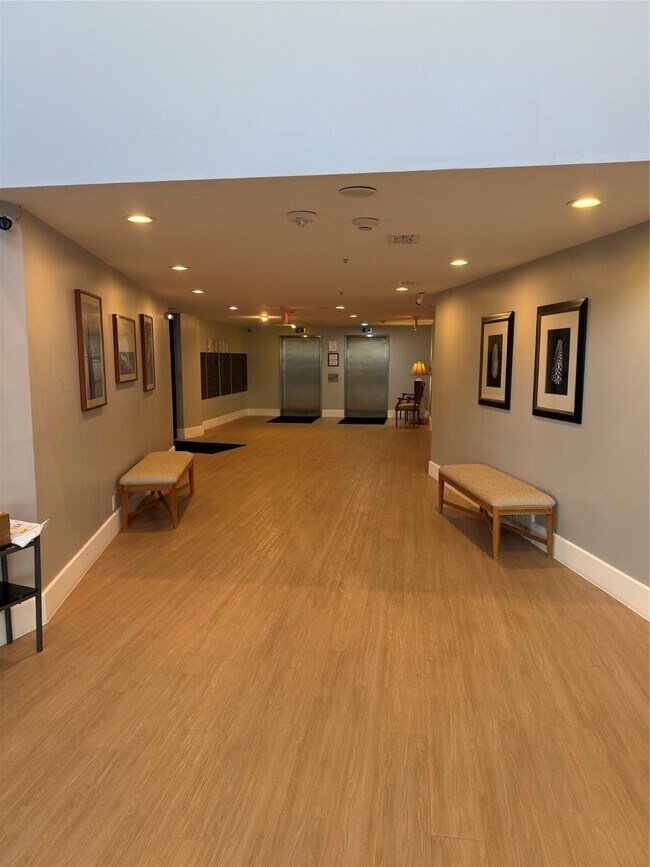 Building Photo - 7700 Seawall Blvd