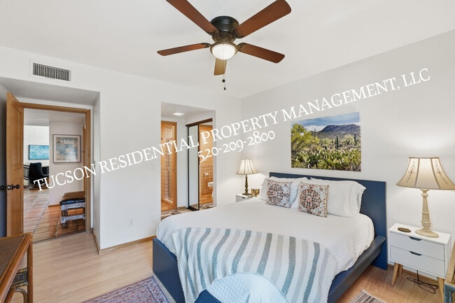 Building Photo - 2824 E Sierra Vista Rd