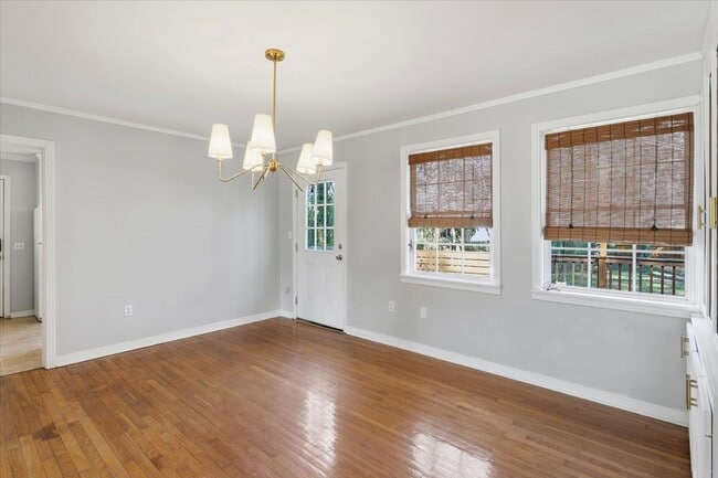 Building Photo - 2 Bedroom 2 Bath located in Northeast Jackson