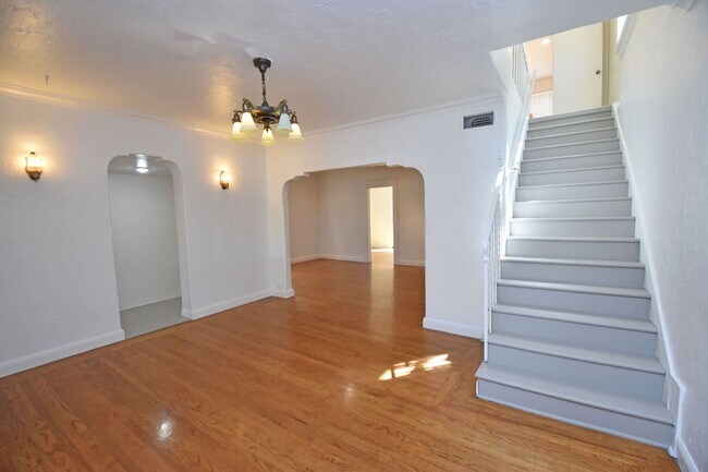Building Photo - 3 br, 1.5 bath House - 2010 N Street