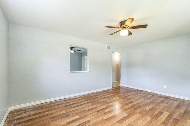 Building Photo - LIMITED TIME**NO APPLICATION FEE**1/2 OFF DEPOSIT**